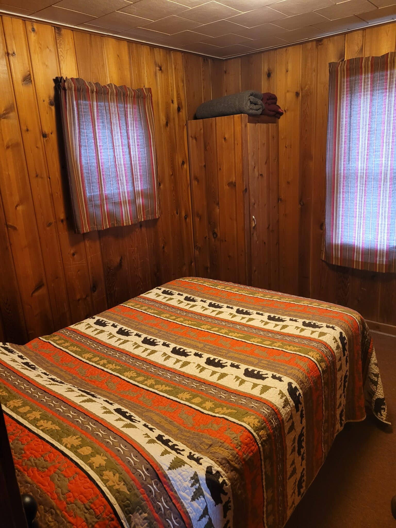 Great Escape Bar & Grill Phelps, WI Food Cabin Rentals